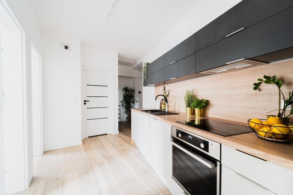 City Center - 3 Rooms - New Building - Private Parking Place - Garage Wrocław Extérieur photo