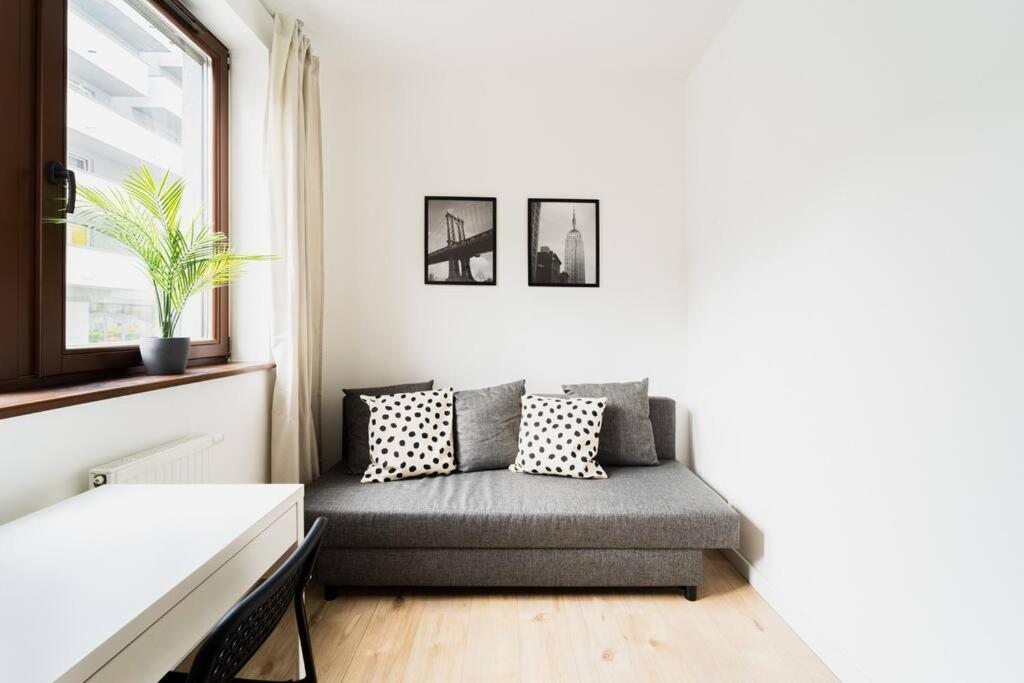City Center - 3 Rooms - New Building - Private Parking Place - Garage Wrocław Extérieur photo