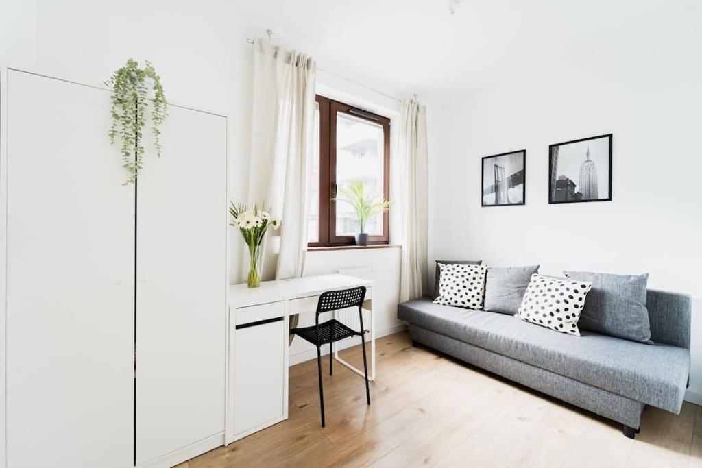 City Center - 3 Rooms - New Building - Private Parking Place - Garage Wrocław Extérieur photo